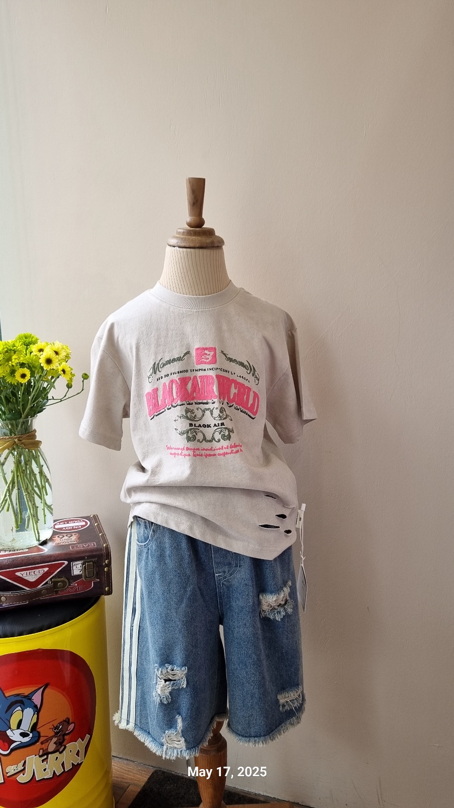 تیشرت زاپ دار آستین کوتاه طوسی طرح برجسته یونیسکس