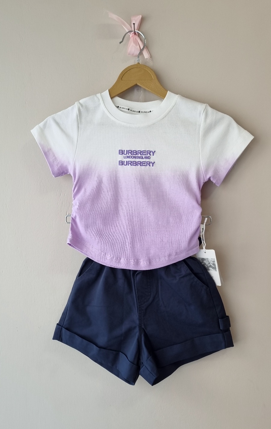 کراپ  آستین کوتاه طرح دو رنگ سفید و بنفش burbrery